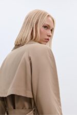 Dokumlu Kisa Kemerli Trenckot - Resim 4