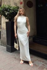 Beyaz Sassy Kolsuz Bel Drapeli Yirtmacli Kadin Elbise - Resim 3