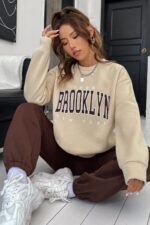 Kadin Kahverengi Bej Brooklyn Baski Oversize Bisiklet Yaka Alt Ust Esofman Takimi - Resim 4