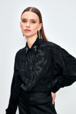 Yaka Aksesuarli Desenli Gomlek Siyah - Resim 4