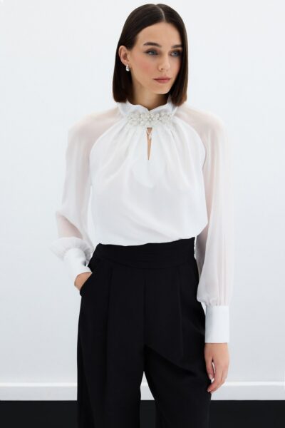 Yaka Aksesuarli Bluz Ekru - Resim 2