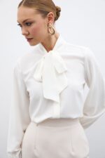 Yakasi Baglamali Duz Gomlek Ekru - Resim 3