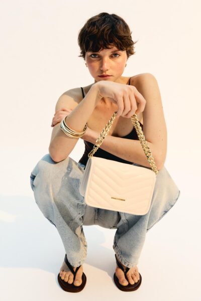 Zincirli Kapitone Capraz Askili Canta - Resim 1